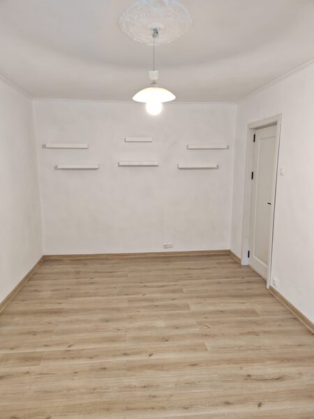 Nicolae Grigorescu, piata Matei Ambrozie